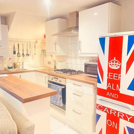Апартаменти Stunning, Stylish Garden Flat In The Heart Of Wimbledon Лондон Екстер'єр фото